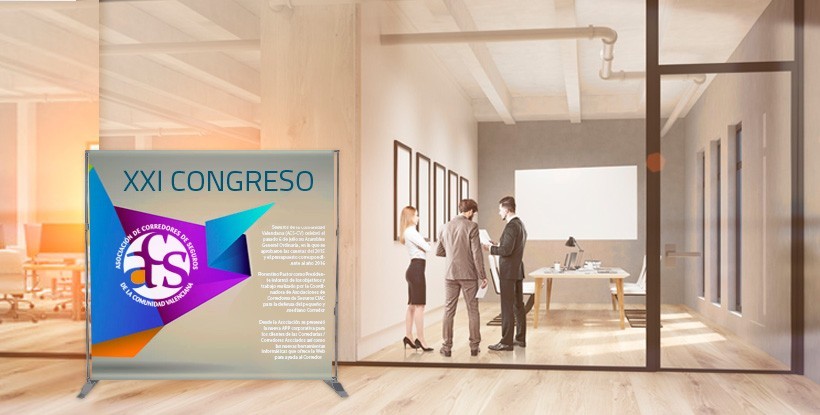 Banner extensible con gráfica impresa en tela poliéster